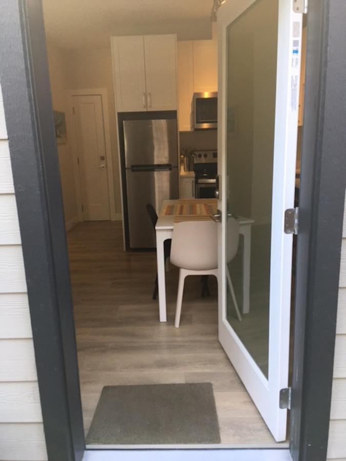 Mollys Cottage-The Suite On Vancouver Island Near Yyj Airport And The Wa And Bc Ferries North Saanich Exterior foto